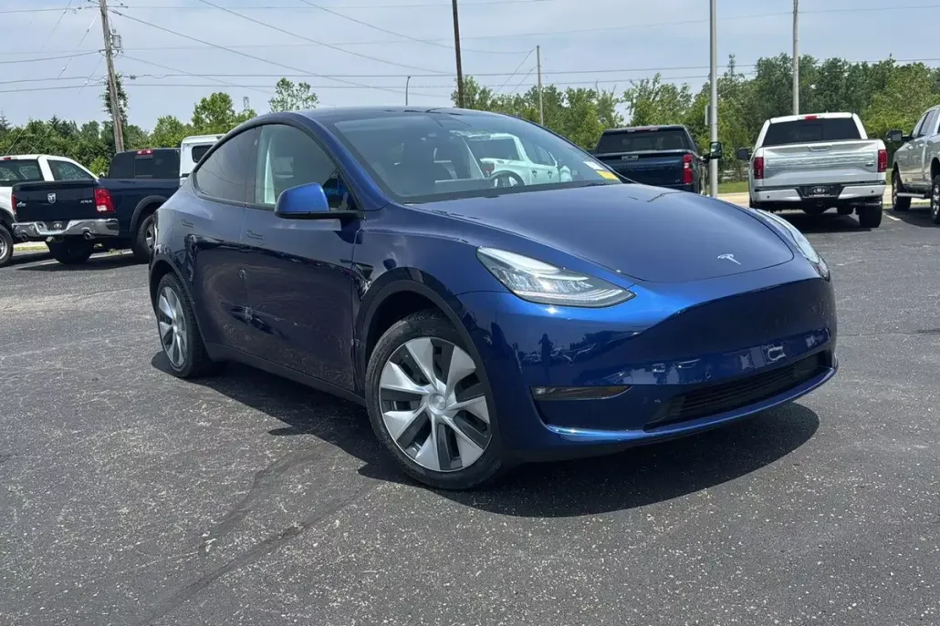 2022 Tesla Model Y Long Range photo 1