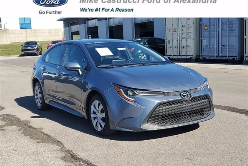 2021 Toyota Corolla LE photo 1