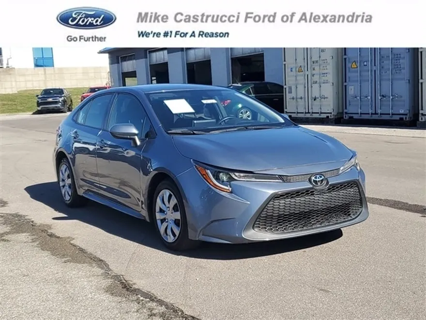 2021 Toyota Corolla LE photo 1