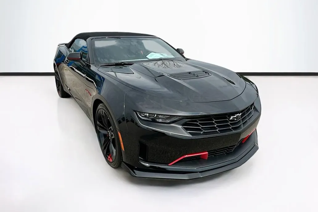 2024 Chevrolet Camaro LT1 photo 1