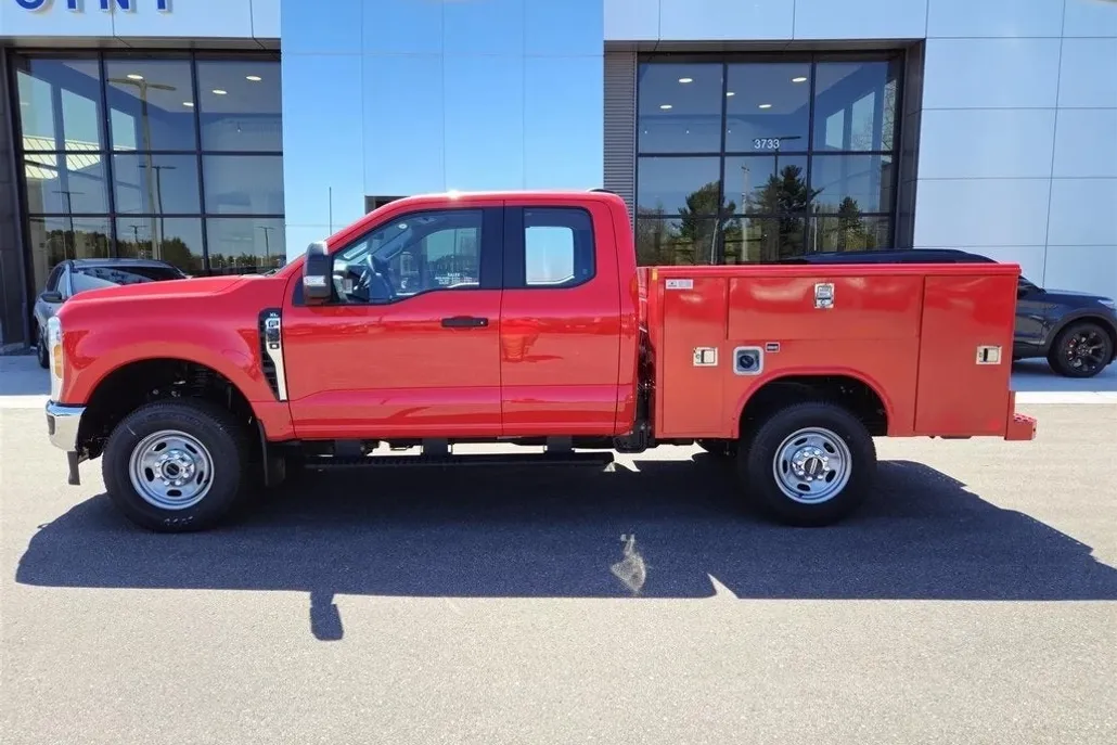2023 Ford F-350 photo 1