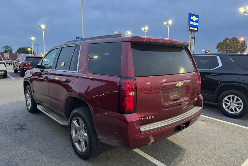 2017 Chevrolet Tahoe LT photo 1