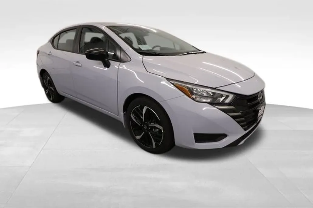 2025 Nissan Versa 1.6 SR photo 1
