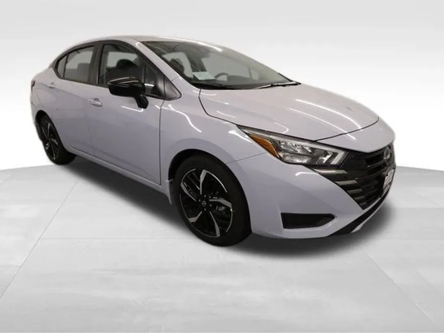 2025 Nissan Versa 1.6 SR photo 1