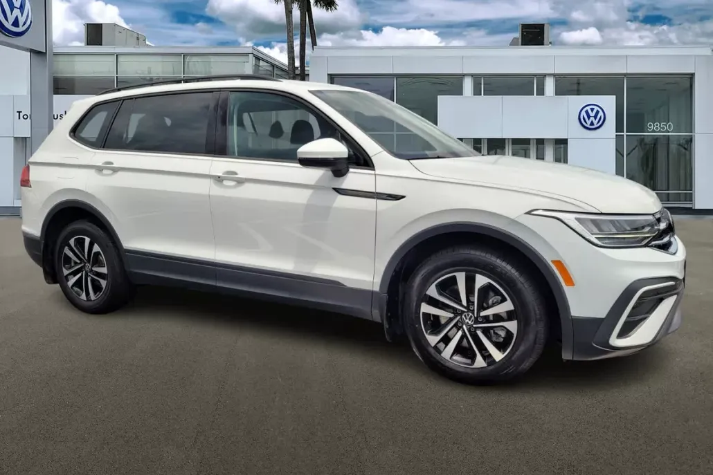 2023 Volkswagen Tiguan S photo 1
