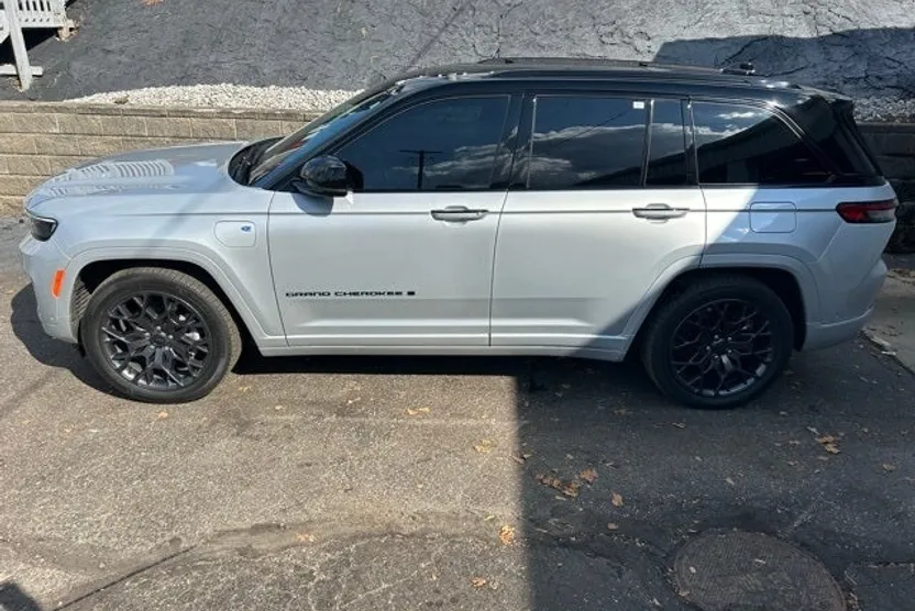 2023 Jeep Grand Cherokee Summit Reserve 4xe photo 1