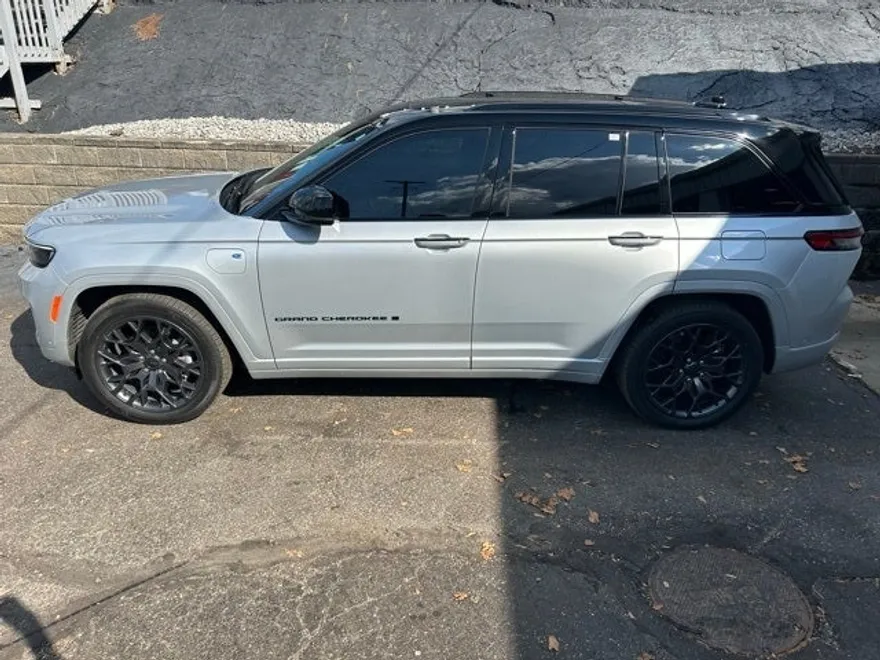 2023 Jeep Grand Cherokee Summit Reserve 4xe photo 1
