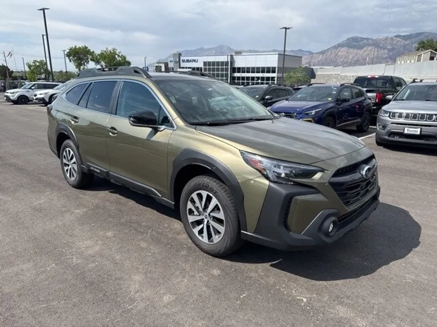 2025 Subaru Outback Premium photo 1