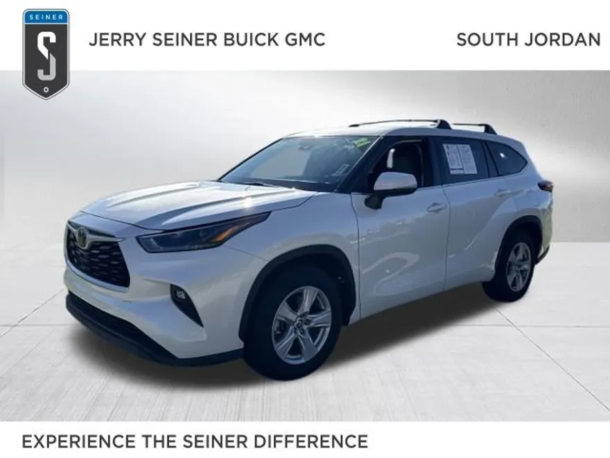 2021 Toyota Highlander LE photo 1