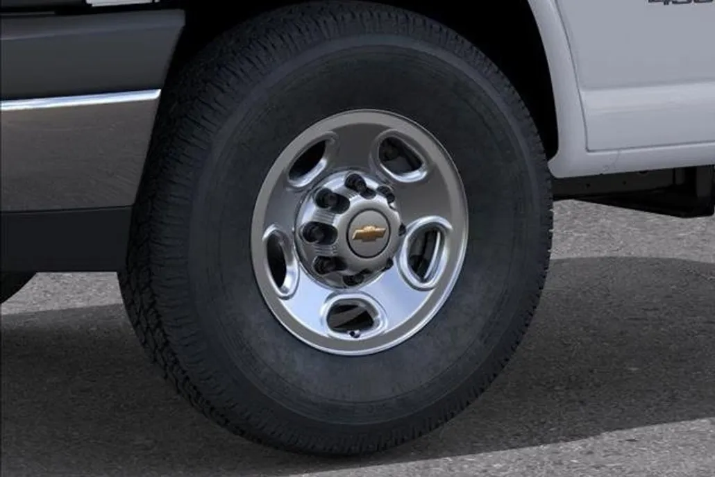 2025 Chevrolet Express Cutaway 3500 photo 1