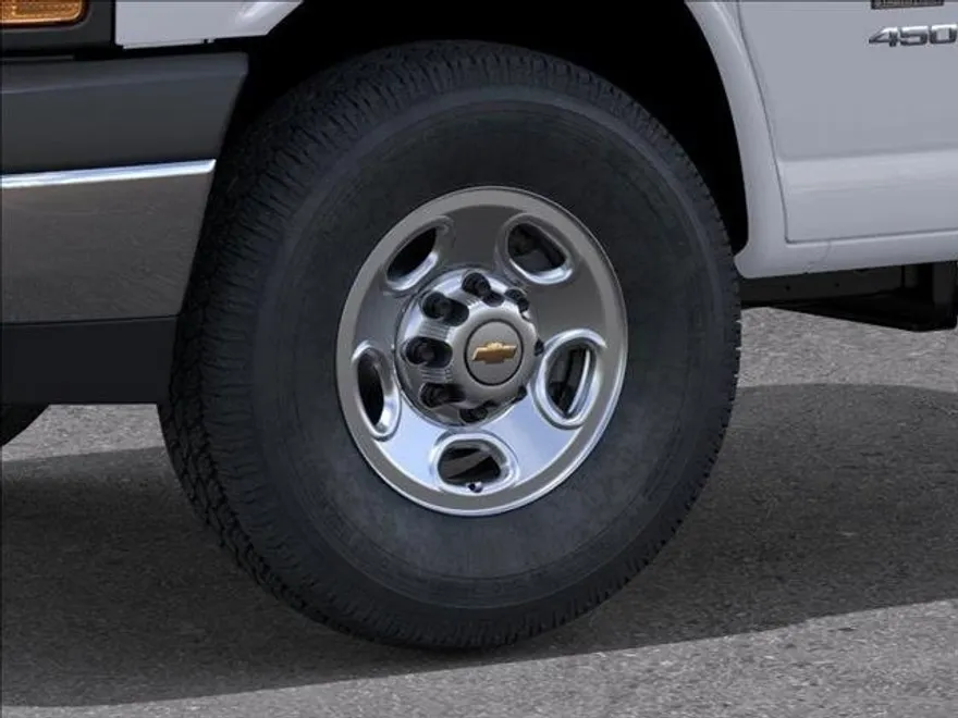 2025 Chevrolet Express Cutaway 3500 photo 1