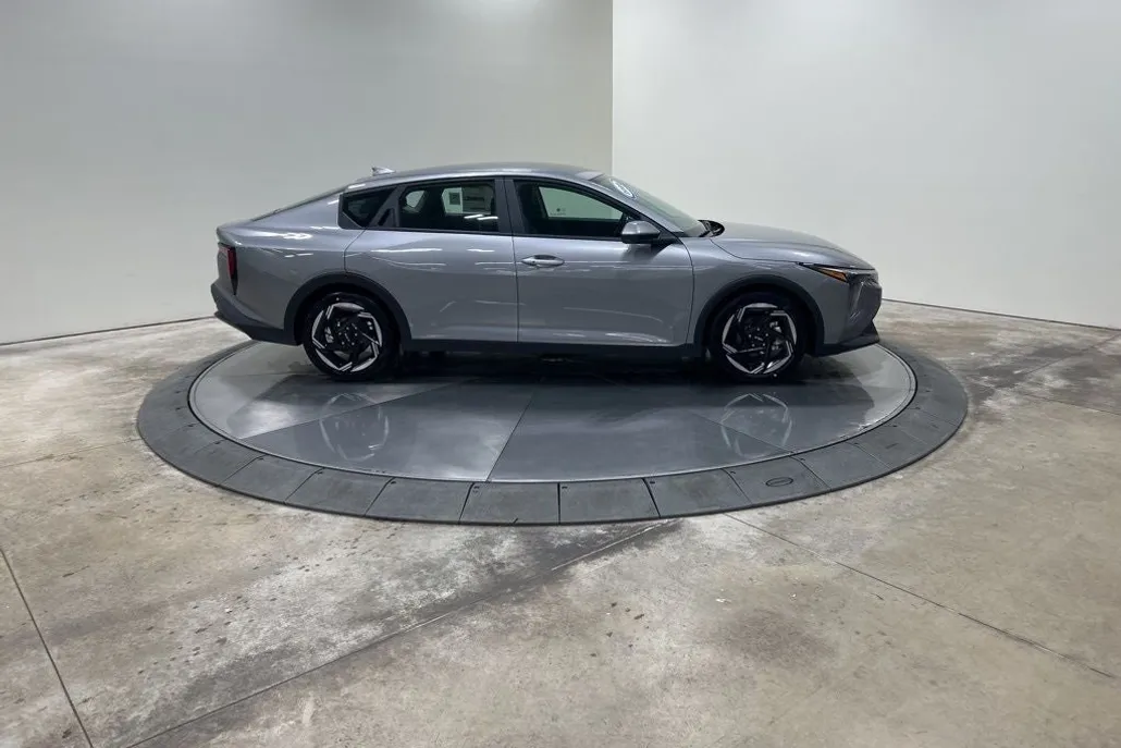 2025 Kia K4 EX photo 1