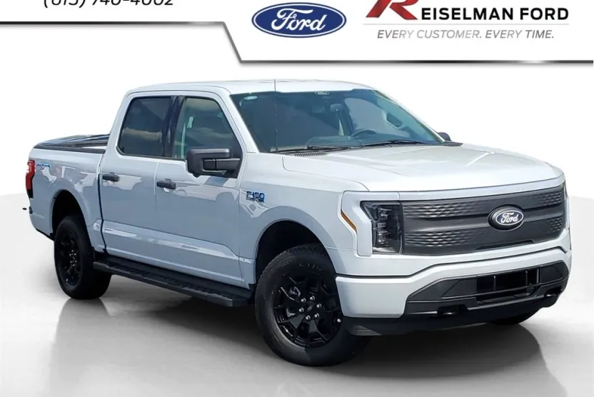 2025 Ford F-150 Lightning XLT photo 1