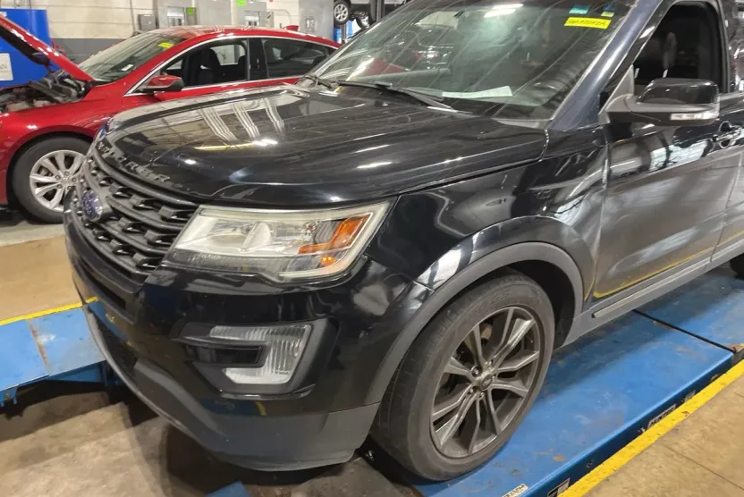 2017 Ford Explorer XLT photo 1