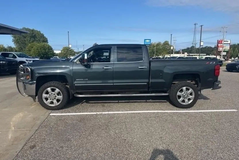2018 Chevrolet Silverado 2500HD LTZ photo 1