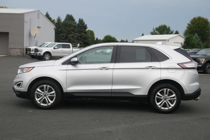 2016 Ford Edge Titanium photo 1