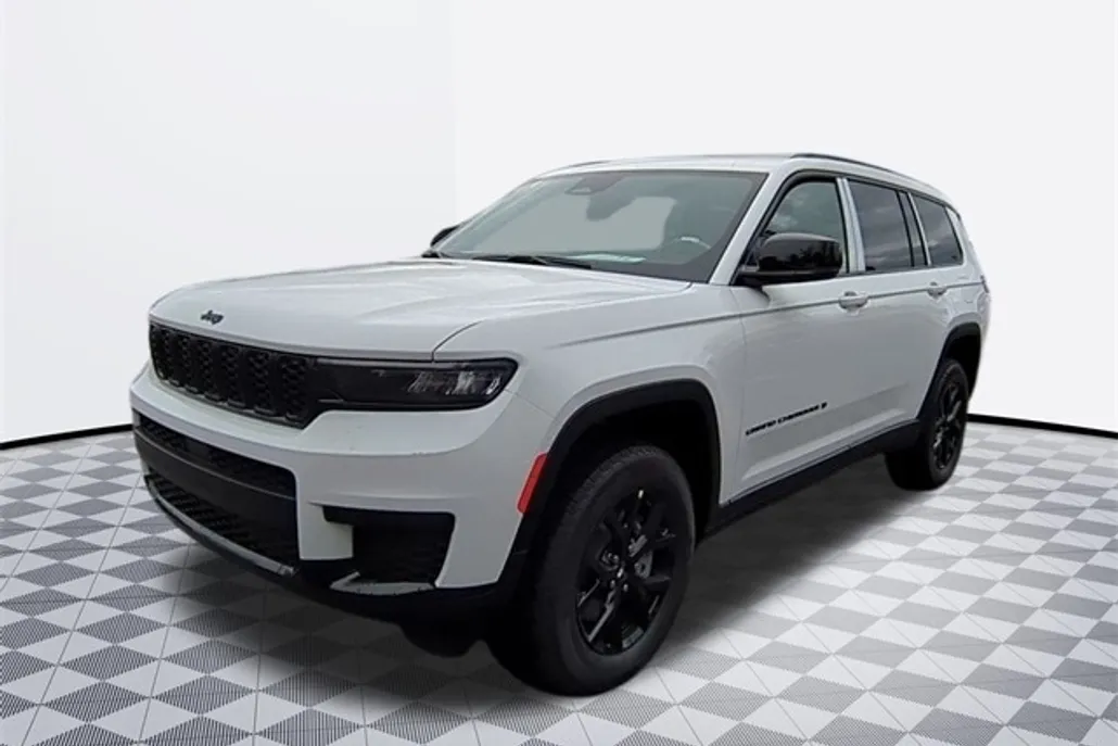 2025 Jeep Grand Cherokee Laredo Sport photo 1