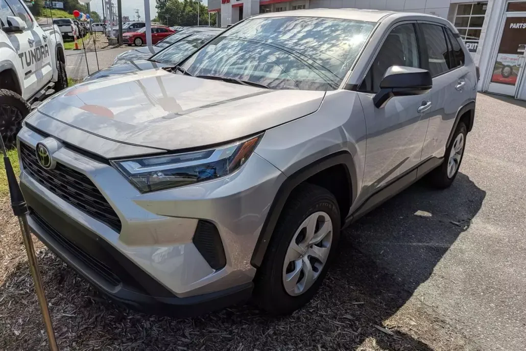 2024 Toyota RAV4 LE photo 1