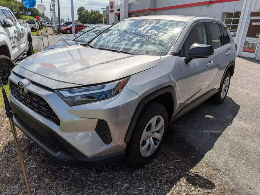 2024 Toyota RAV4 LE photo 1