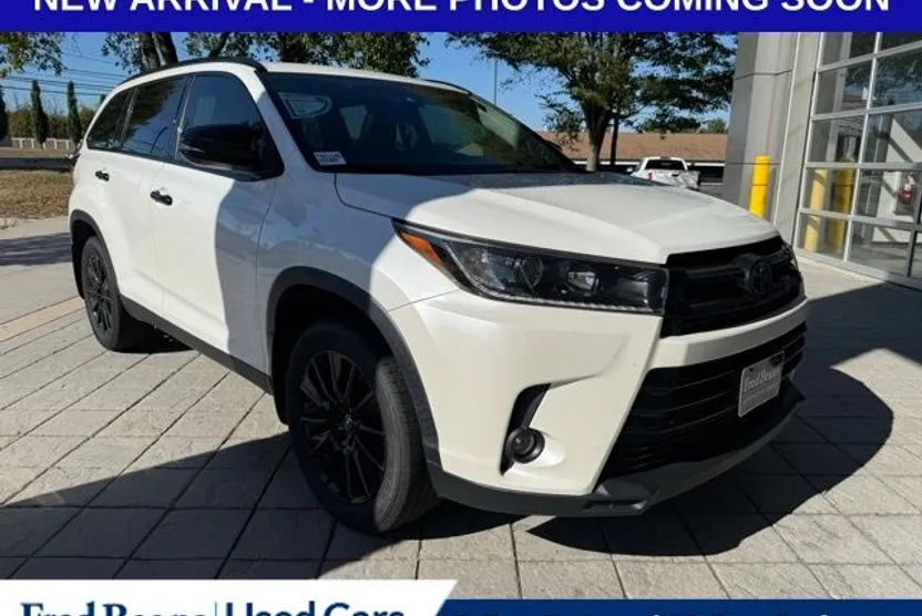 2019 Toyota Highlander SE photo 1