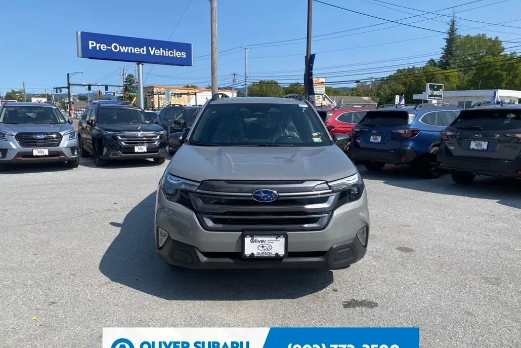 2025 Subaru Forester Premium photo 1