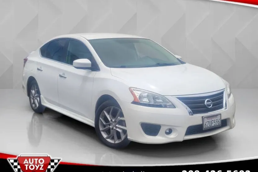 2013 Nissan Sentra SR photo 1