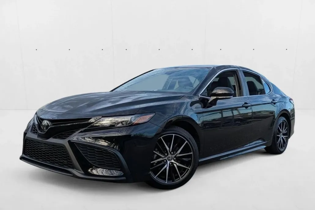 2024 Toyota Camry SE photo 1