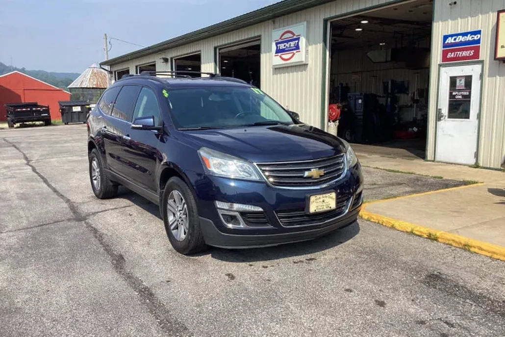 2017 Chevrolet Traverse 1LT photo 1