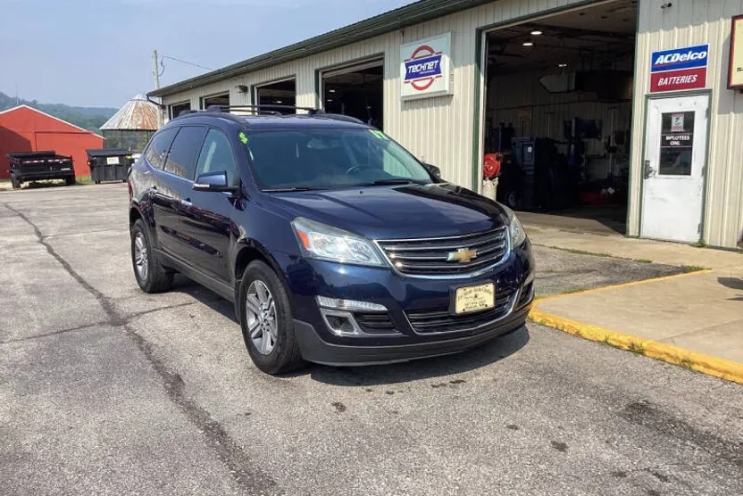 2017 Chevrolet Traverse 1LT photo 1