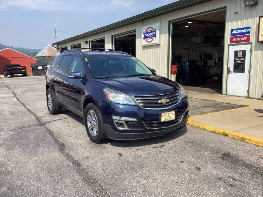 2017 Chevrolet Traverse 1LT photo 1