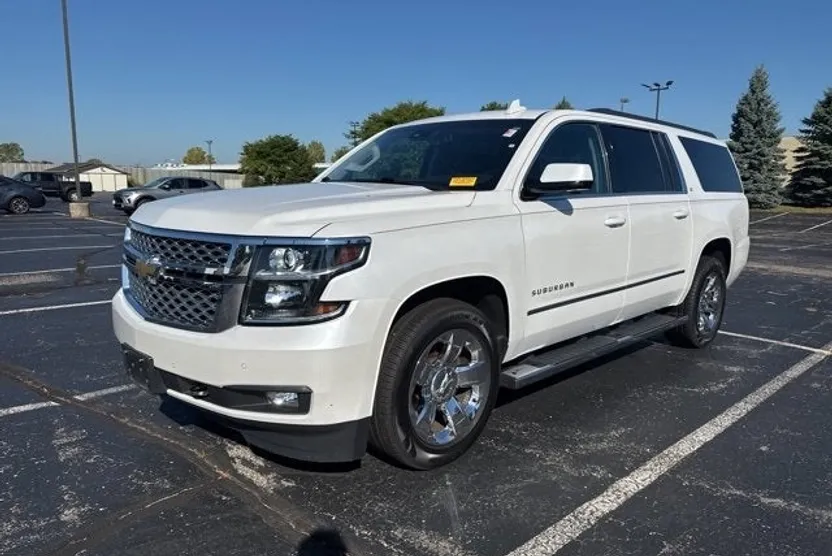 2016 Chevrolet Suburban LT photo 1