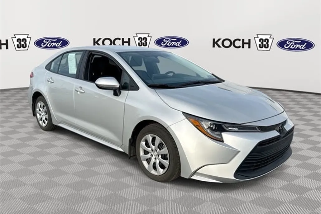 2024 Toyota Corolla LE photo 1