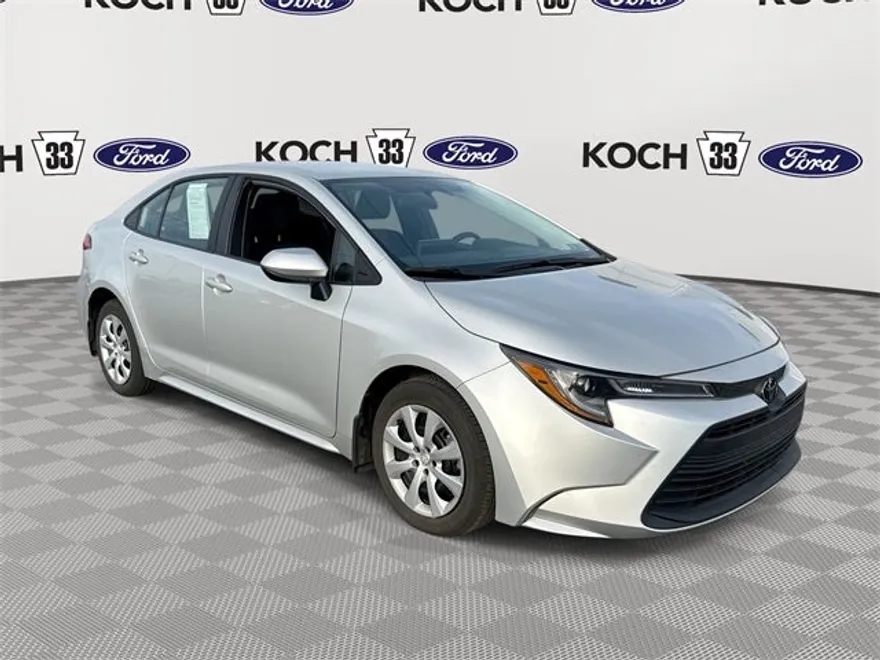 2024 Toyota Corolla LE photo 1
