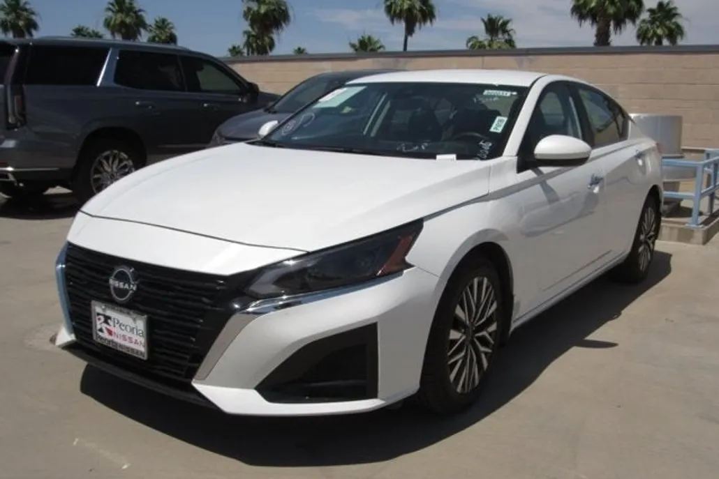 2023 Nissan Altima 2.5 SV photo 1