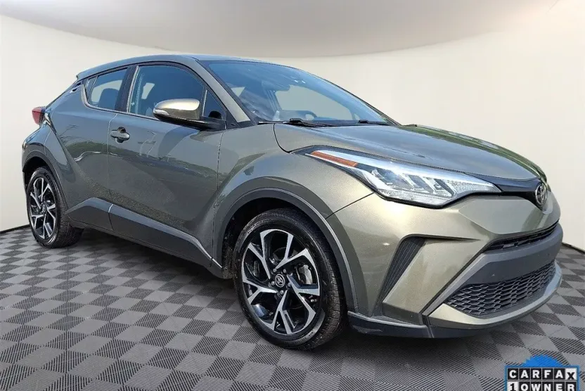 2021 Toyota C-HR XLE photo 1