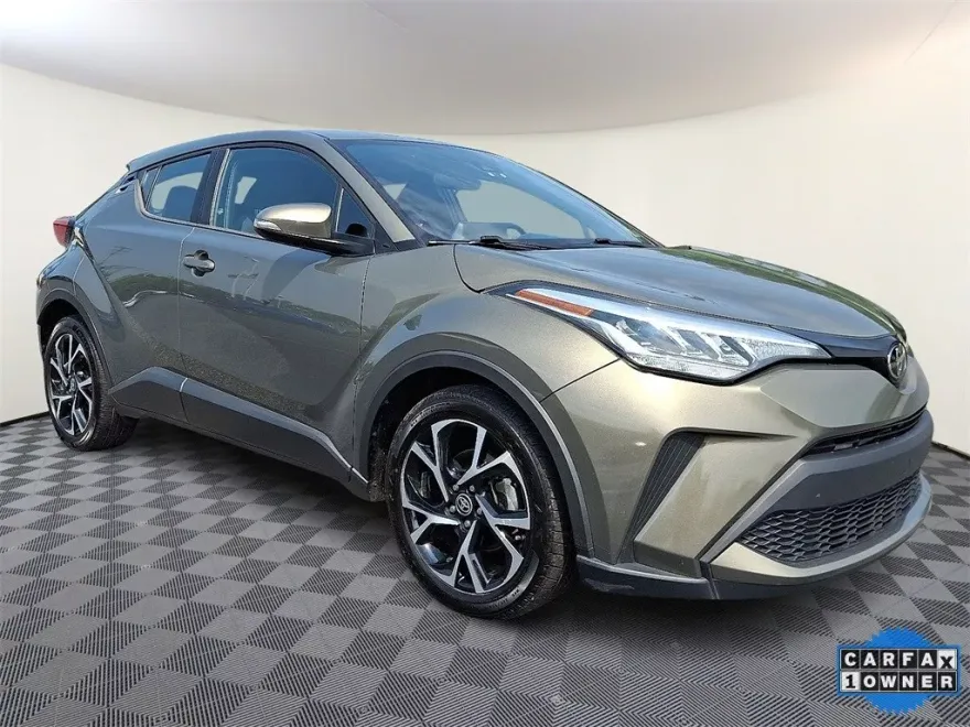 2021 Toyota C-HR XLE photo 1