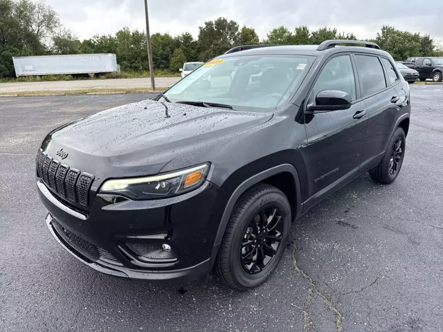 2023 Jeep Cherokee Altitude Lux photo 1