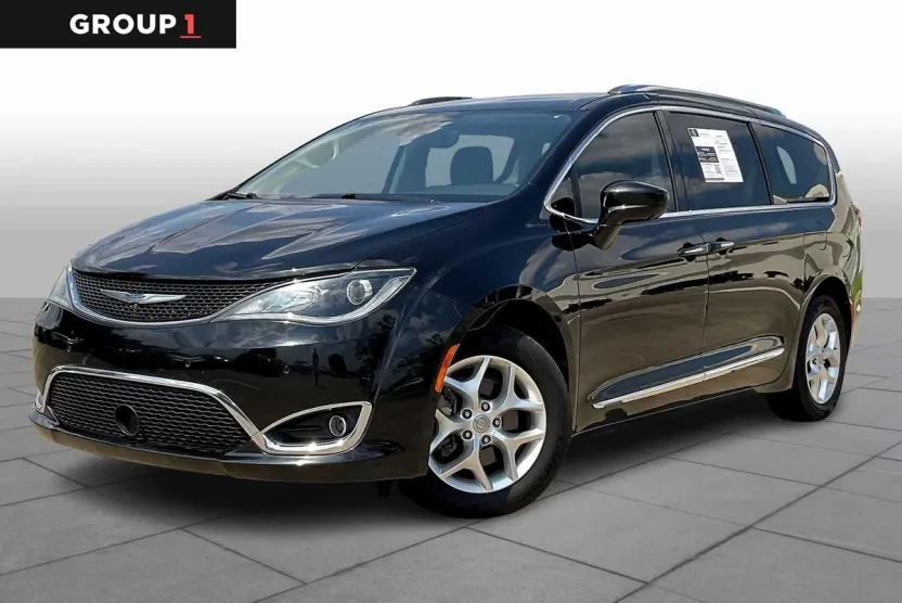2020 Chrysler Pacifica Touring Plus photo 1