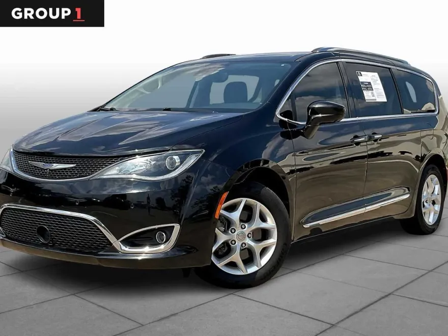 2020 Chrysler Pacifica Touring Plus photo 1