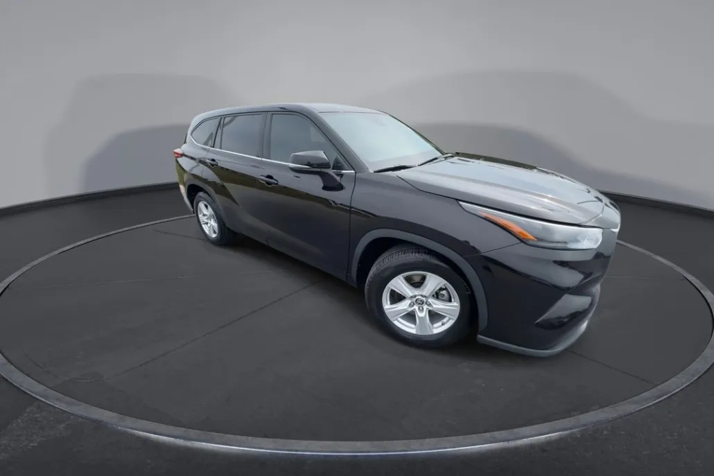 2022 Toyota Highlander L photo 1