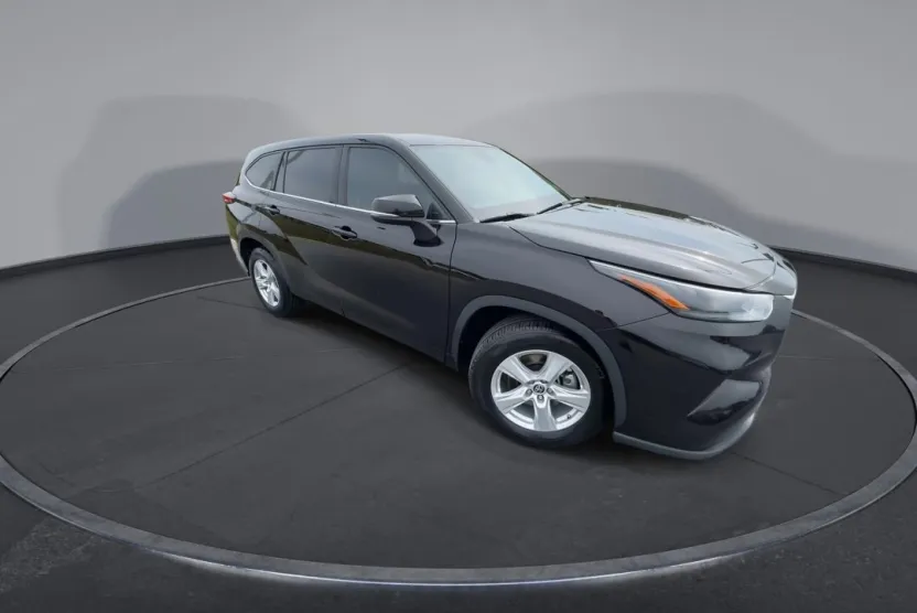 2022 Toyota Highlander L photo 1