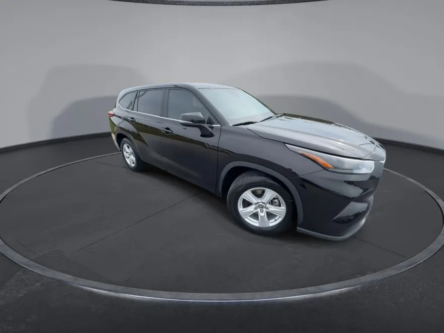 2022 Toyota Highlander L photo 1