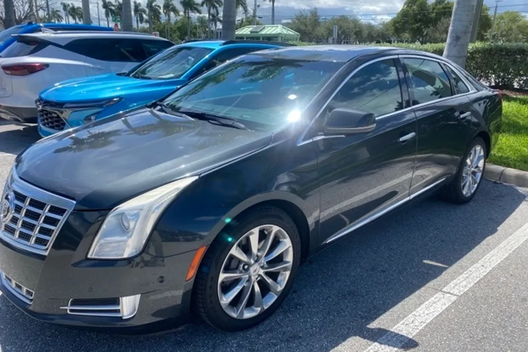 2014 Cadillac XTS Luxury photo 1