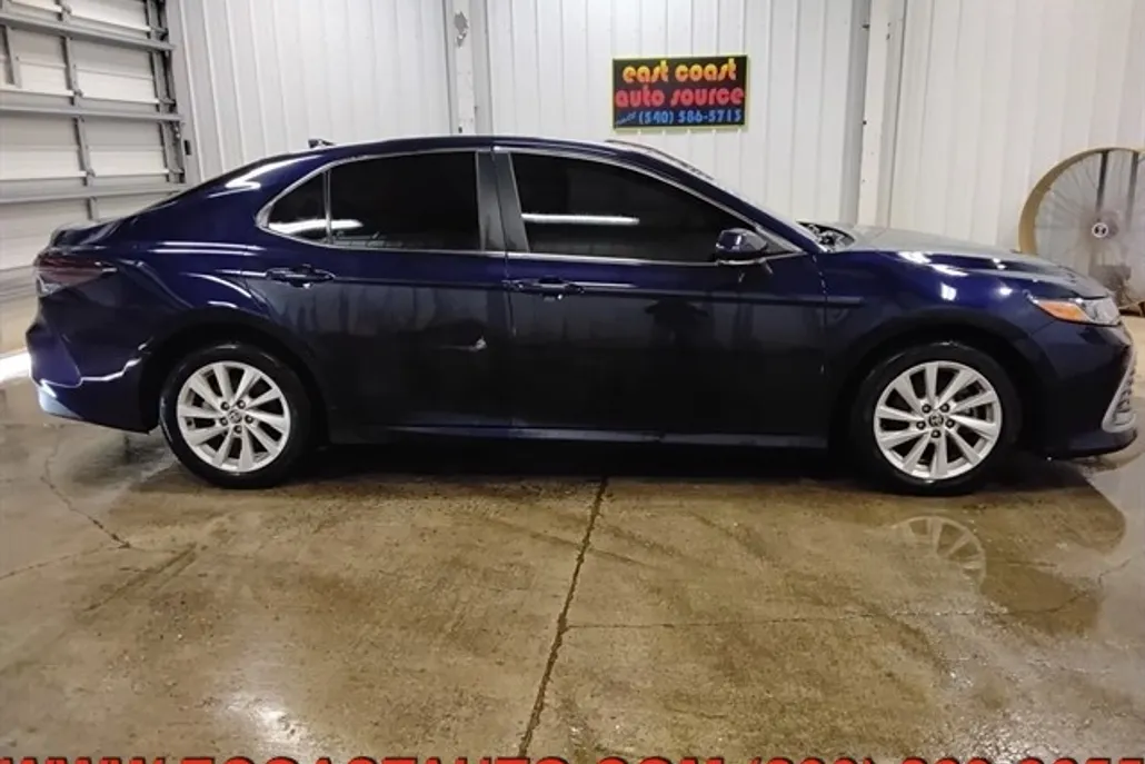 2022 Toyota Camry LE photo 1