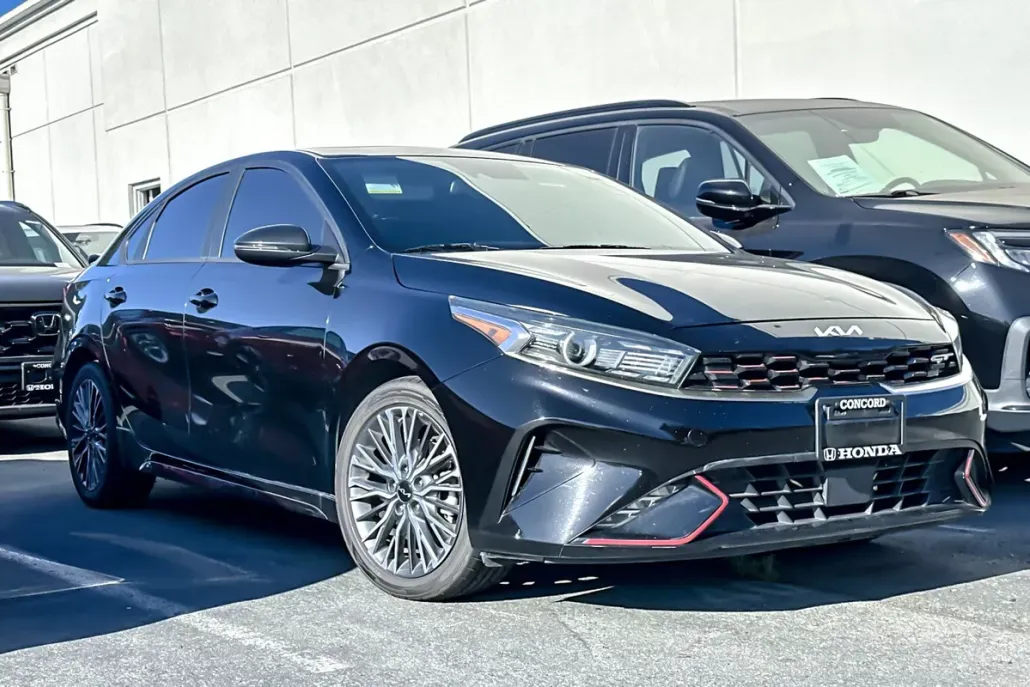 2023 Kia Forte GT-Line photo 1