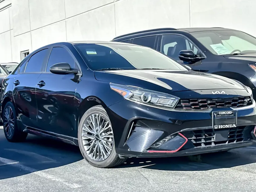 2023 Kia Forte GT-Line photo 1