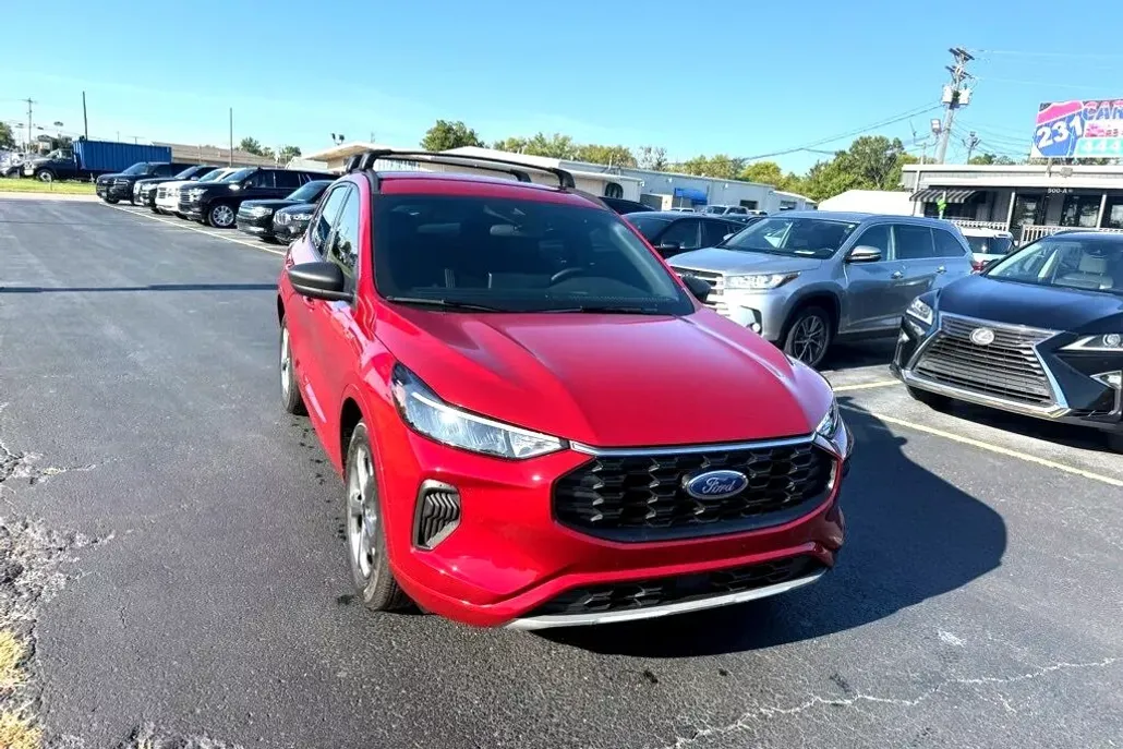2023 Ford Escape ST-Line photo 1