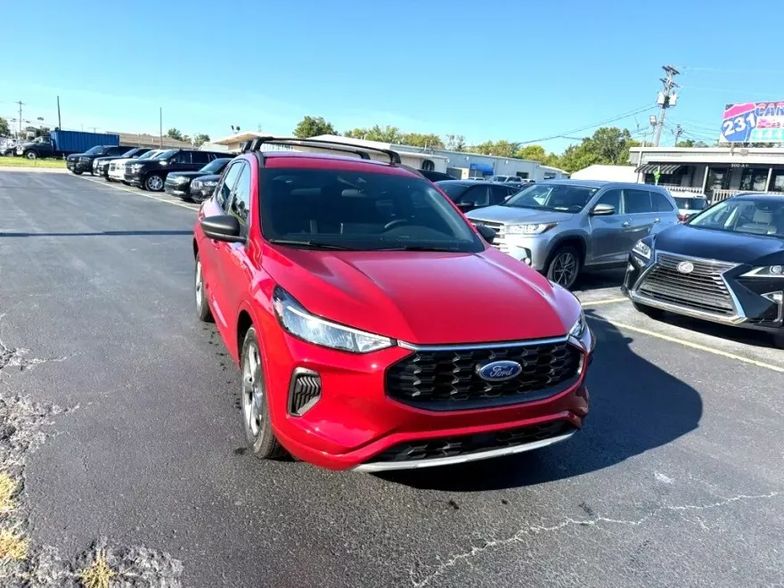 2023 Ford Escape ST-Line photo 1