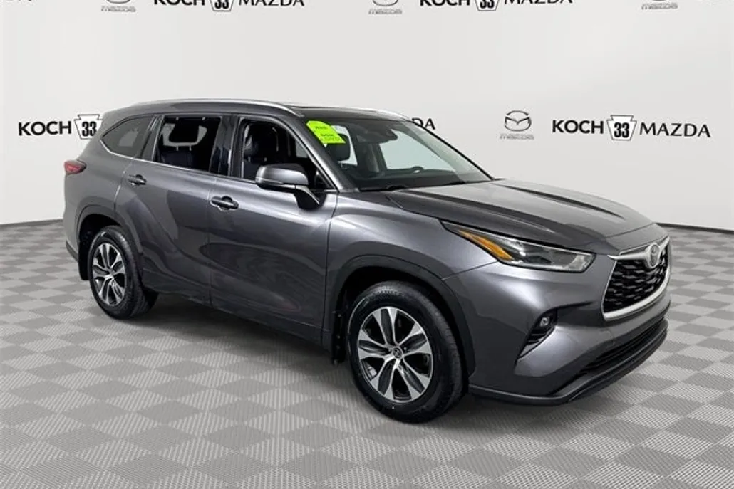 2021 Toyota Highlander XLE photo 1