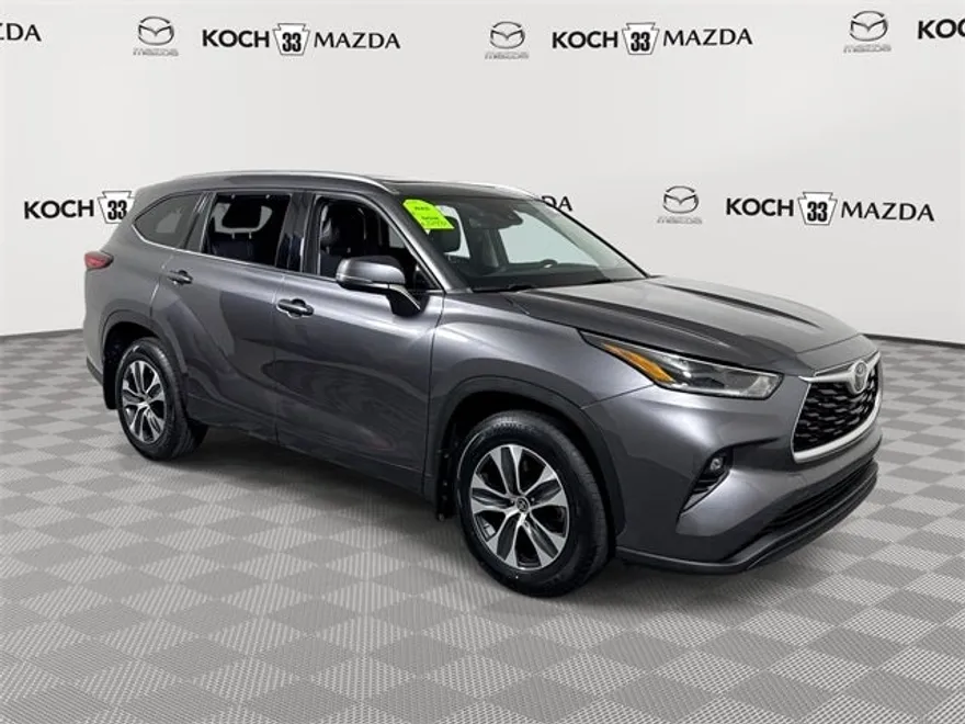 2021 Toyota Highlander XLE photo 1